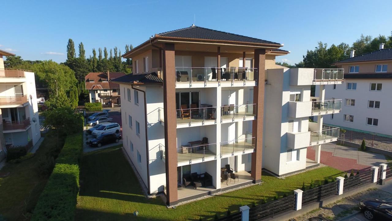 Laguna Beach Apartmanok Siofok Exterior photo