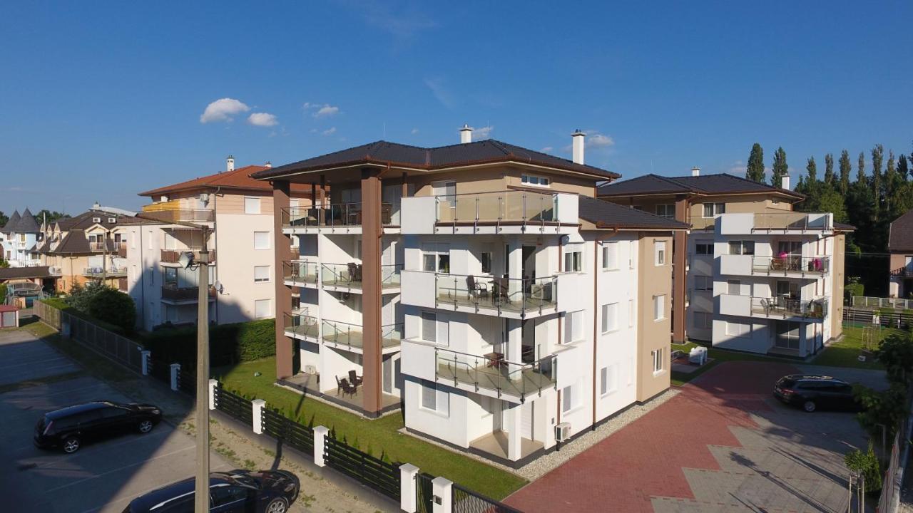 Laguna Beach Apartmanok Siofok Exterior photo