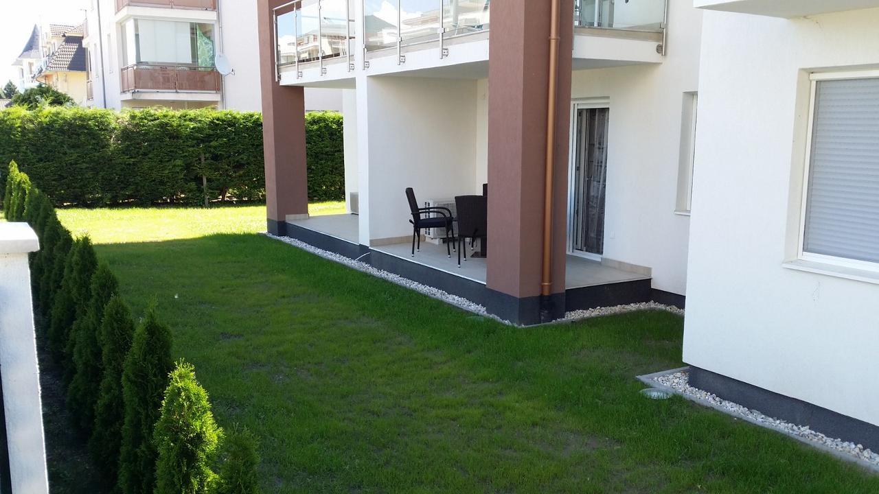 Laguna Beach Apartmanok Siofok Exterior photo